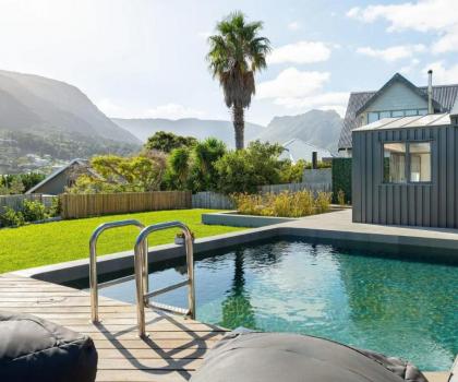 The Greenacres A Captivating 5-Bedroom Retreat in Hout Bay - image 9