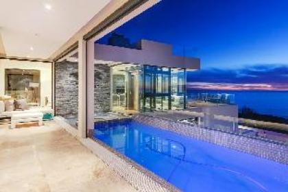 Prima Views Luxury 5-Bedroom Villa in Camps Bay - image 17