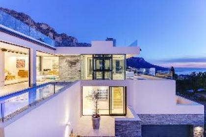 Prima Views Luxury 5-Bedroom Villa in Camps Bay - image 19