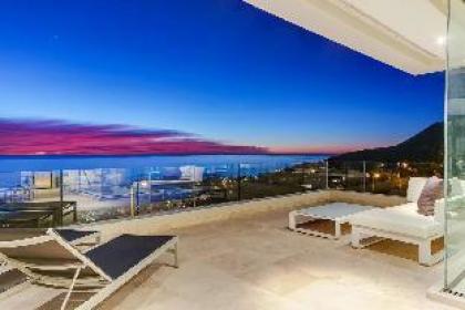 Prima Views Luxury 5-Bedroom Villa in Camps Bay - image 8