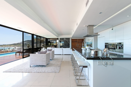 Stunning ultra-modern luxury home in Cape Town - image 14