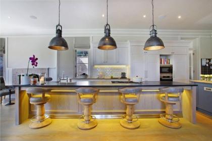 Serene 4 Bedroom Luxury Kid Friendly Villa Camps Bay Cape Town - image 11