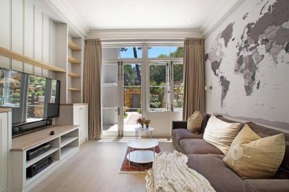 Serene 4 Bedroom Luxury Kid Friendly Villa Camps Bay Cape Town - image 9