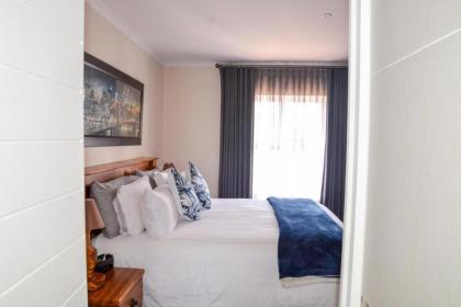 Immaculate 4 Bed House in Cape Town - image 13