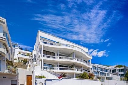 Clifton Beachfront Apartments - image 4