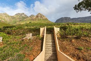 Serene & spectacular views near Table Mountain - main image