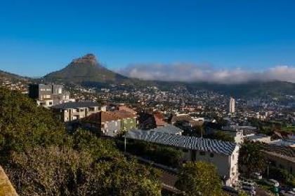 Serene & spectacular views near Table Mountain - image 6